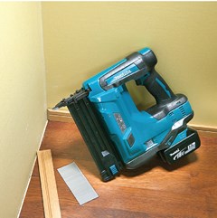 PINADOR 18GA 50MM A BATERIA 18V LXT DBN500RFJ MAKITA